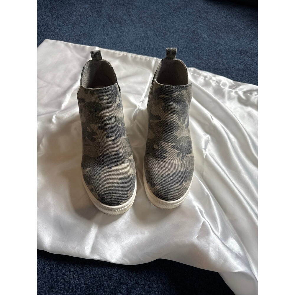 Soda Diana camouflage slip on rounded toe